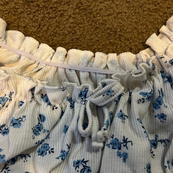 Blue and white flower top - Picture 4 of 5